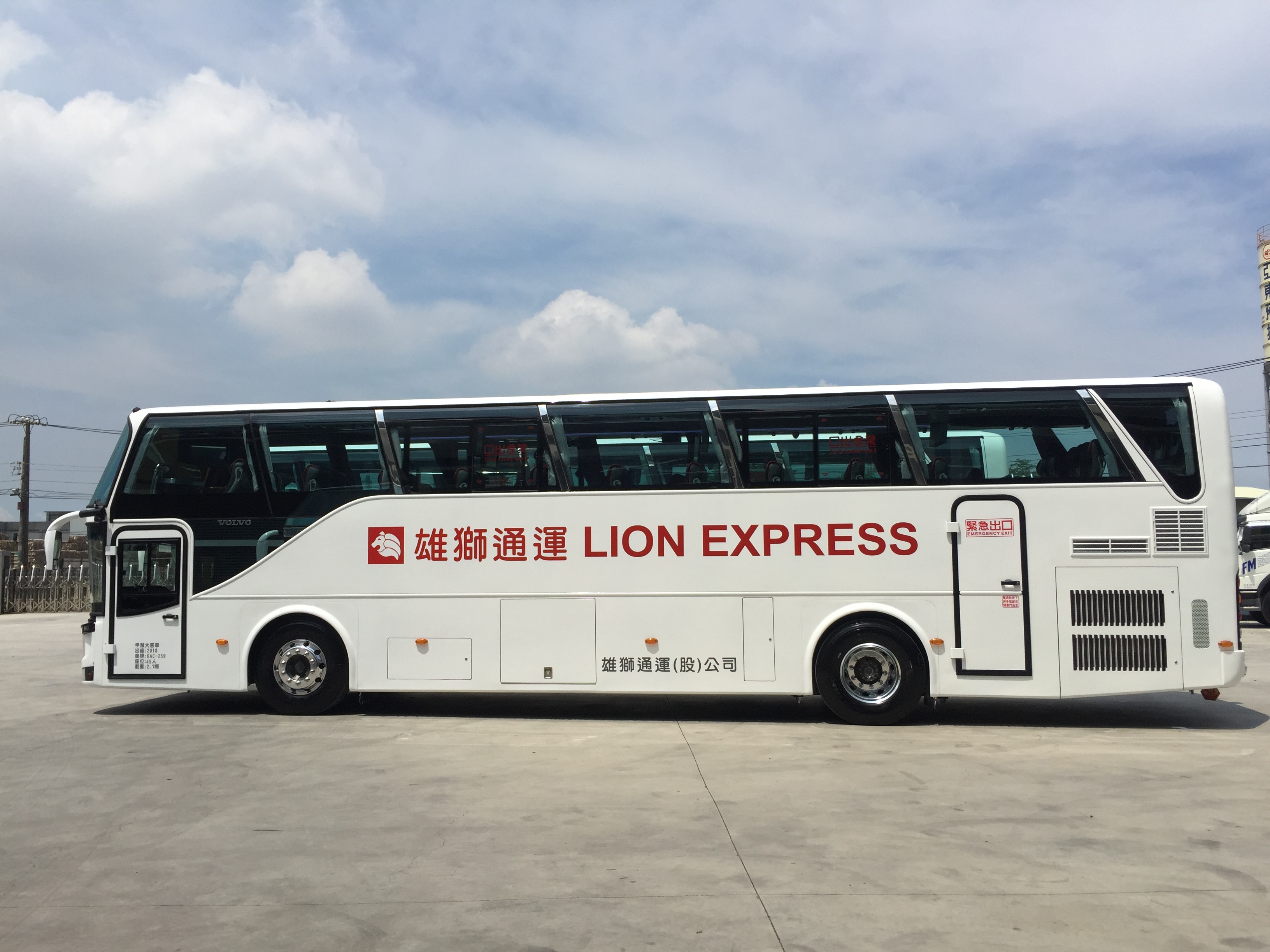 雄獅通運提供大型遊覽車出租 中型巴士出租 雄獅通運提供完善遊覽車車款與車上設施 雄獅通運提供大型遊覽車出租 中型巴士出租 雄獅通運提供完善遊覽車車款與車上設施